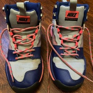 NIKE adult size 8 sneakers